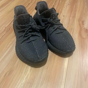 Yeezy 350 V2 Black non reflective